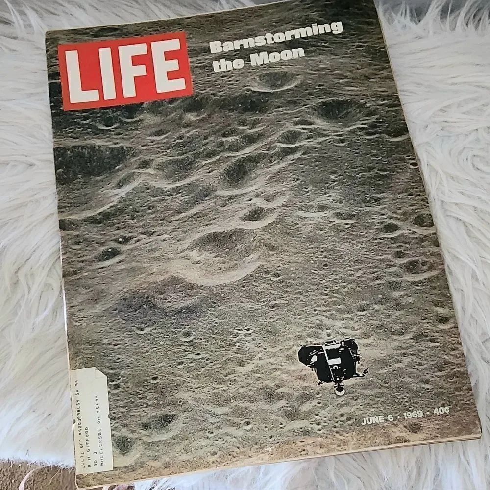 LIFE Magazine August 8 1969 barnstorming the moon